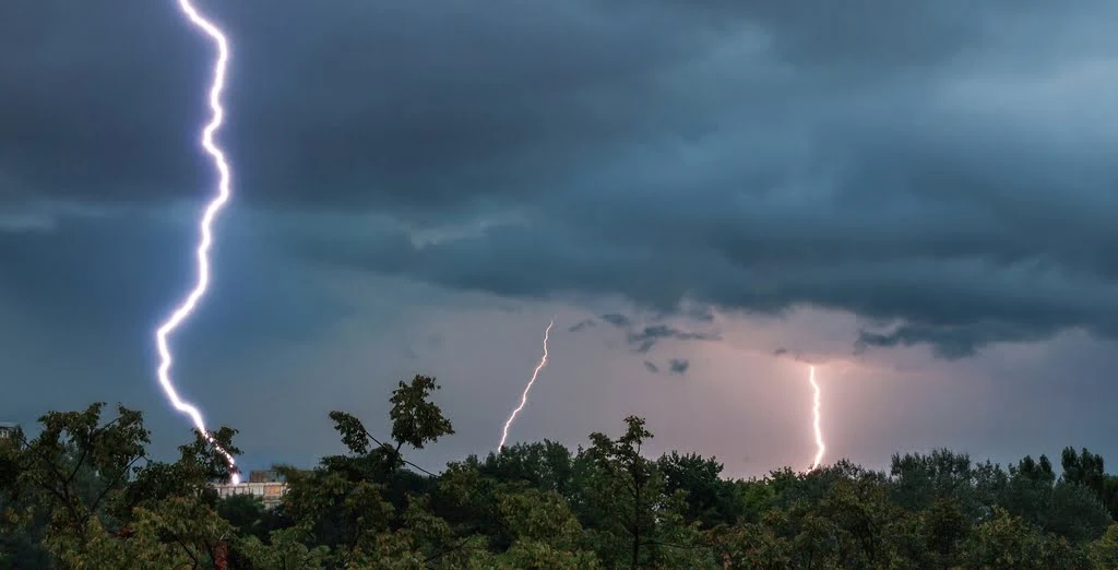 beautiful-shot-lightning-strike